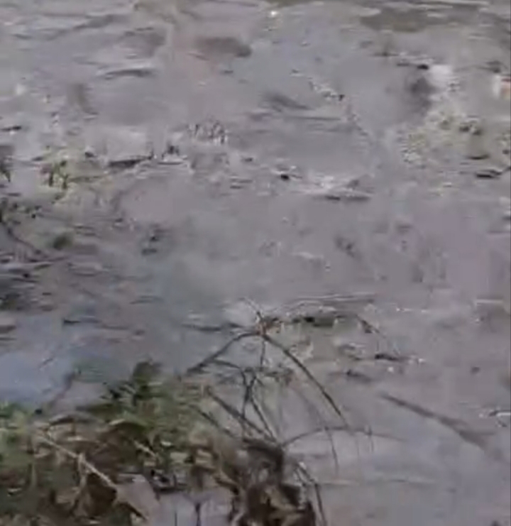  Rio Jundiaí amanhece com a água escura